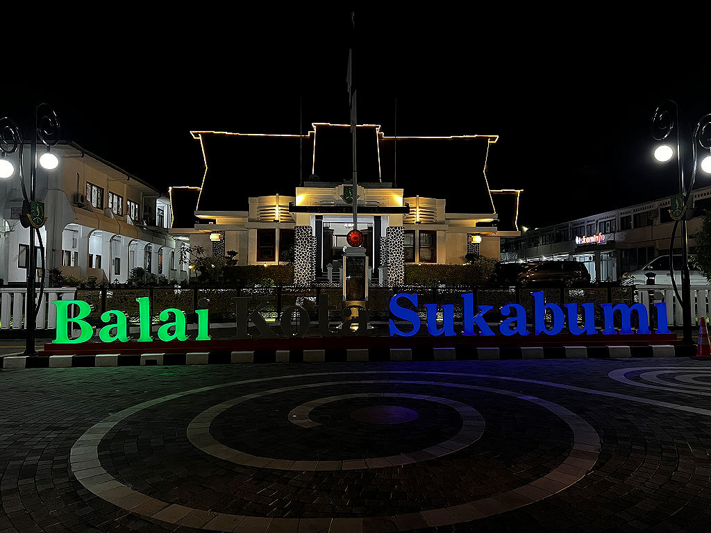 Sukabumi by night - Besems.eu