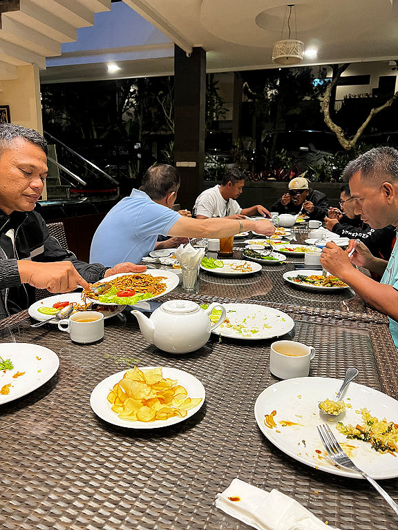 Judges dinner in het hotel in Sukabumi - Besems.eu