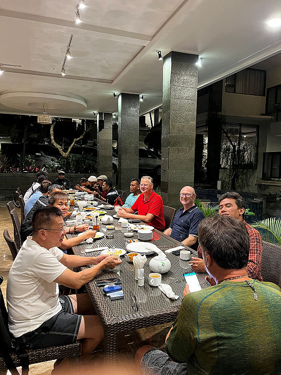 Judges dinner in het hotel in Sukabumi - Besems.eu