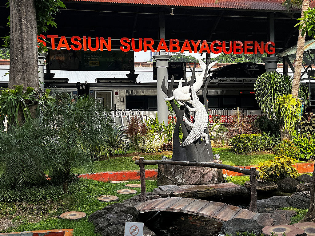 Station Surabaya - Besems.eu